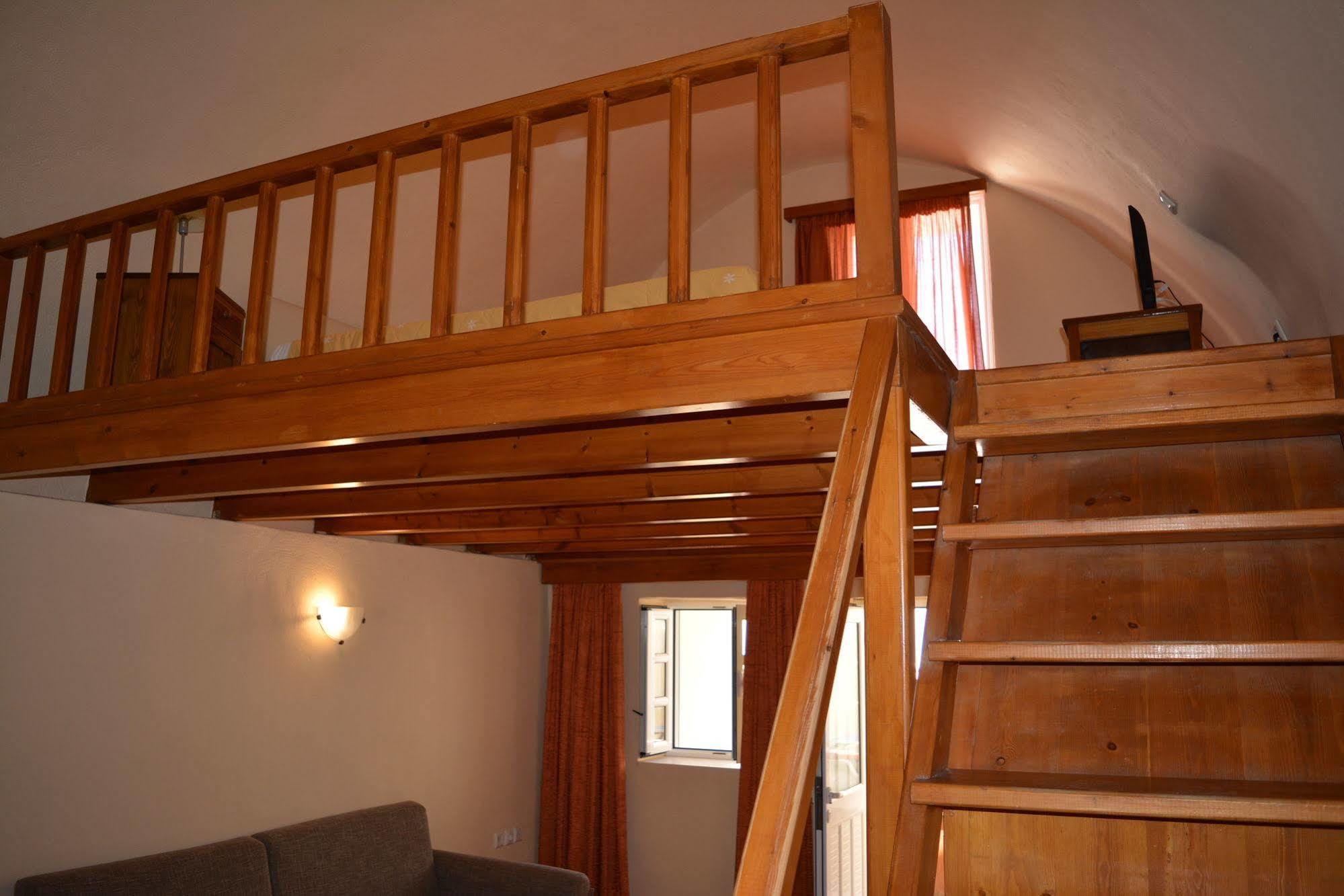 Anemomilos Suites Fira  Dış mekan fotoğraf